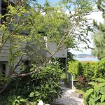 Zwischen Hafen Und Strandbad